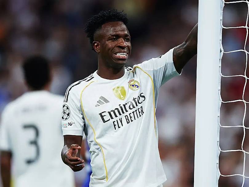 在阿隆索麾下受冷落，维尼修斯对皇马生涯失去信心